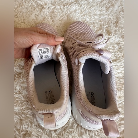 Adidas Women’s Sneaker size 9 - Picture 2 of 3